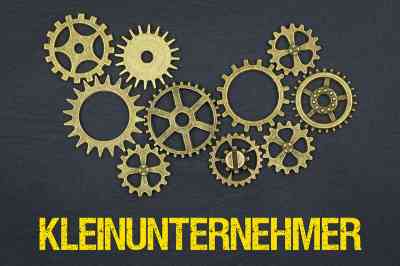 Zahnräder und Schriftzug Kleinunternehmer - © magele-picture - stock.adobe.com